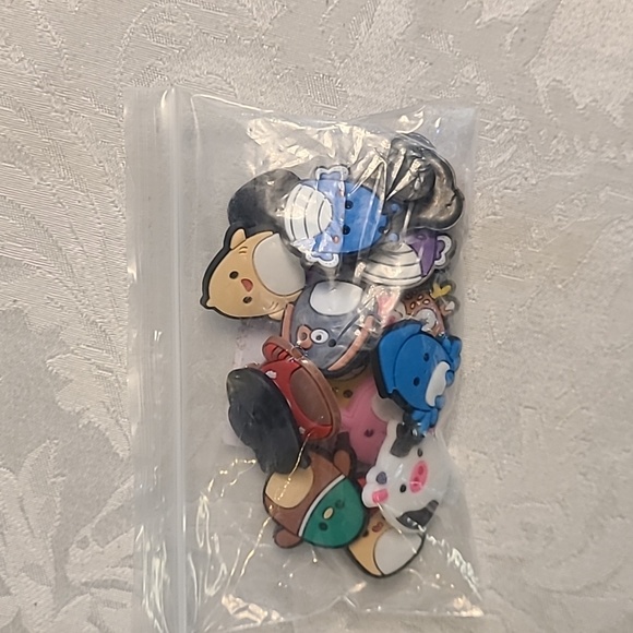 16 Croc charms featuring your favorite squishmallow. - Picture 2 of 2